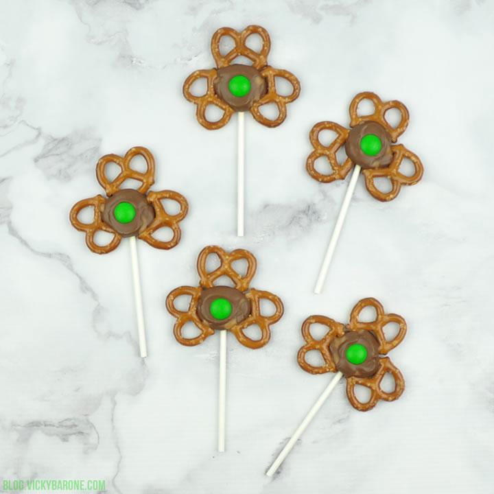 Shamrock Pretzel Pops | Vicky Barone
